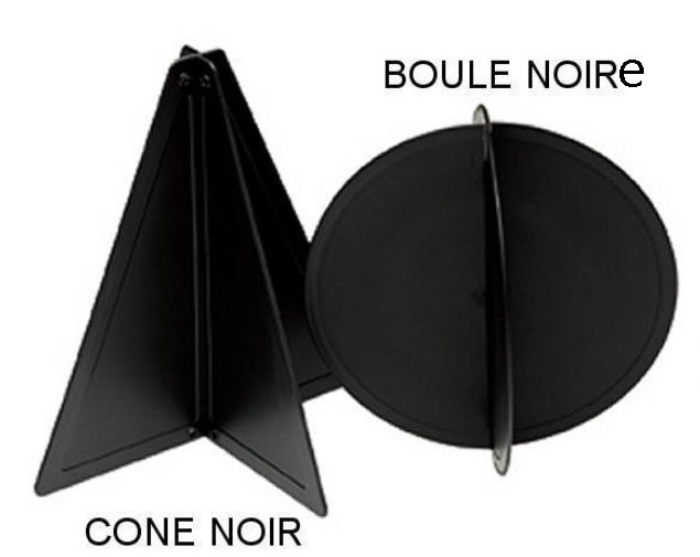 Cône et boule noirs Lalizas