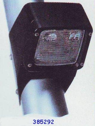 Projecteur sur mât noir